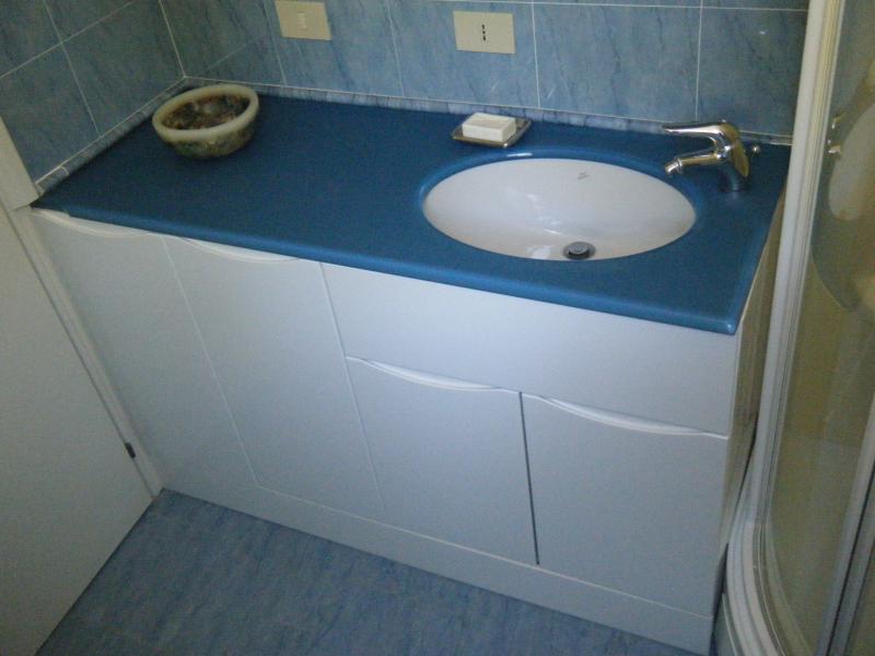 Mobile lavabo con lavatrice ad incasso